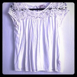 White womans top *FREE BRACELET WITH PURCHASE*